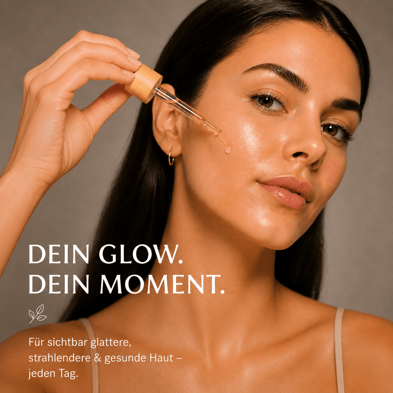 Frau trägt Esprit Naturel Cacay Elixir Glow Serum mit Pipette auf – natürliche Hautpflege für strahlende, glatte und gesunde Haut