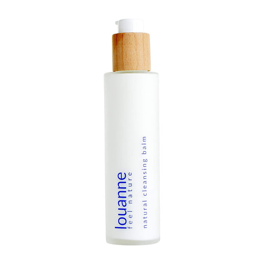 Louanne feel nature – palmölfreier Natural Cleansing Balm in eleganter, matter Glasflasche mit Holzpumpe, freigestellt auf weißem Hintergrund