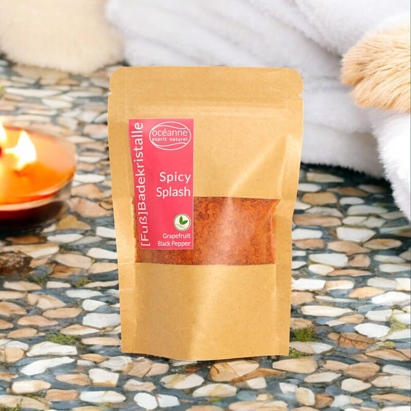 Spicy Splash Badekristalle mit Orange und schwarzem Pfeffer in nachhaltiger Papierverpackung – veganes Wellnessprodukt für wärmende und aktivierende Bäder